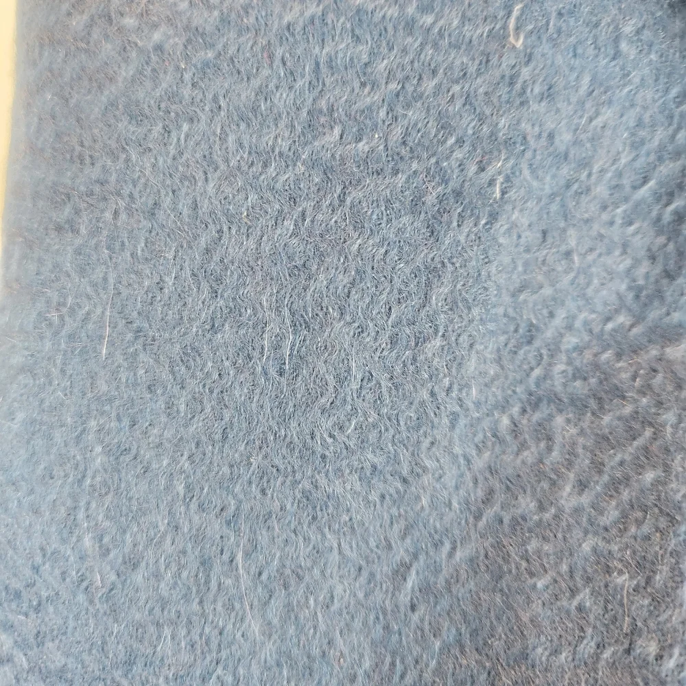 Louis Vuitton thick cashmere logo scarf in EUC - Picture 4 of 9